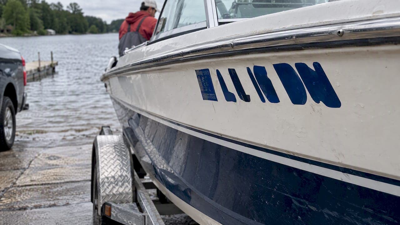 Vinyl Boat Decals: 4 Seller Checks Before You Order