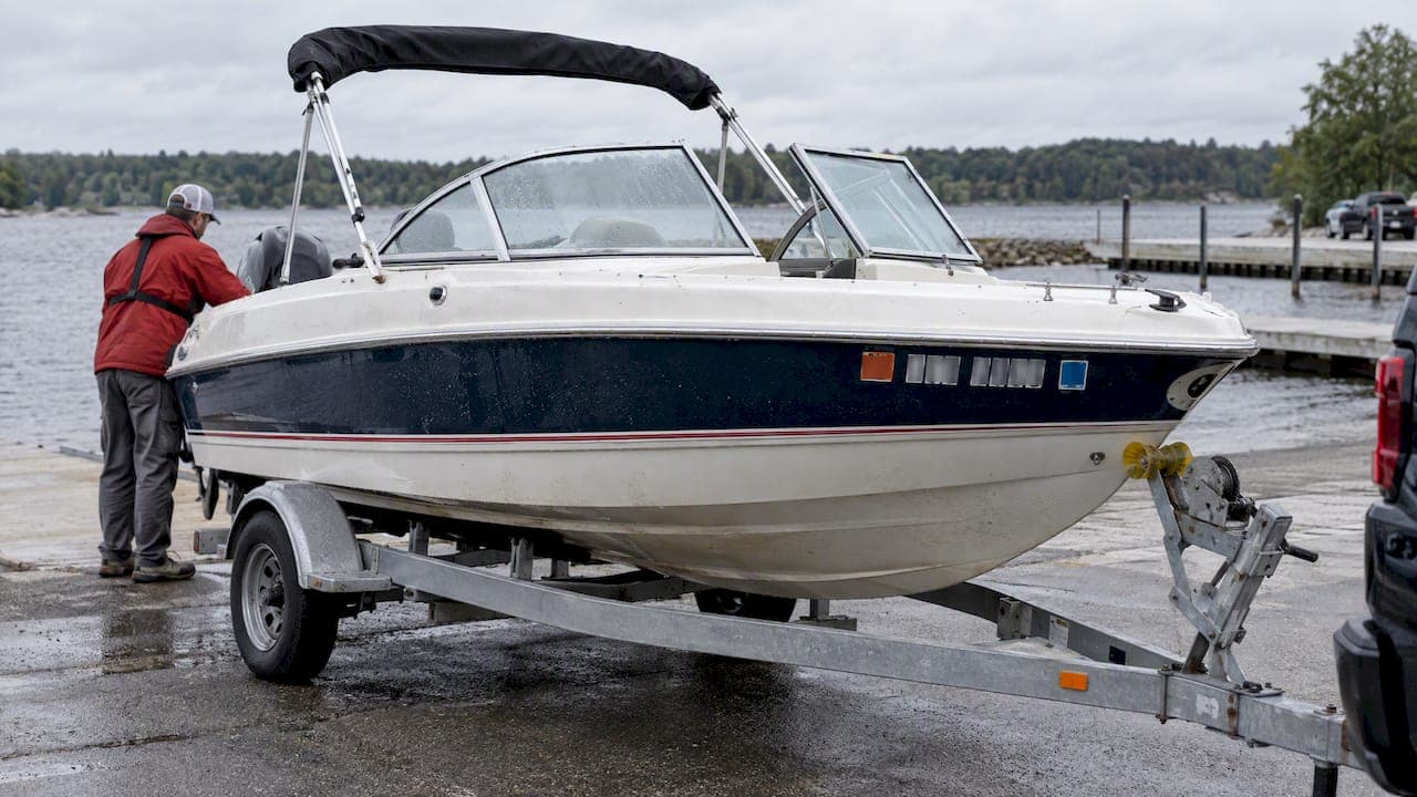 Boat Registration Number Colors: 3 Inches Is Only the Federal Floor