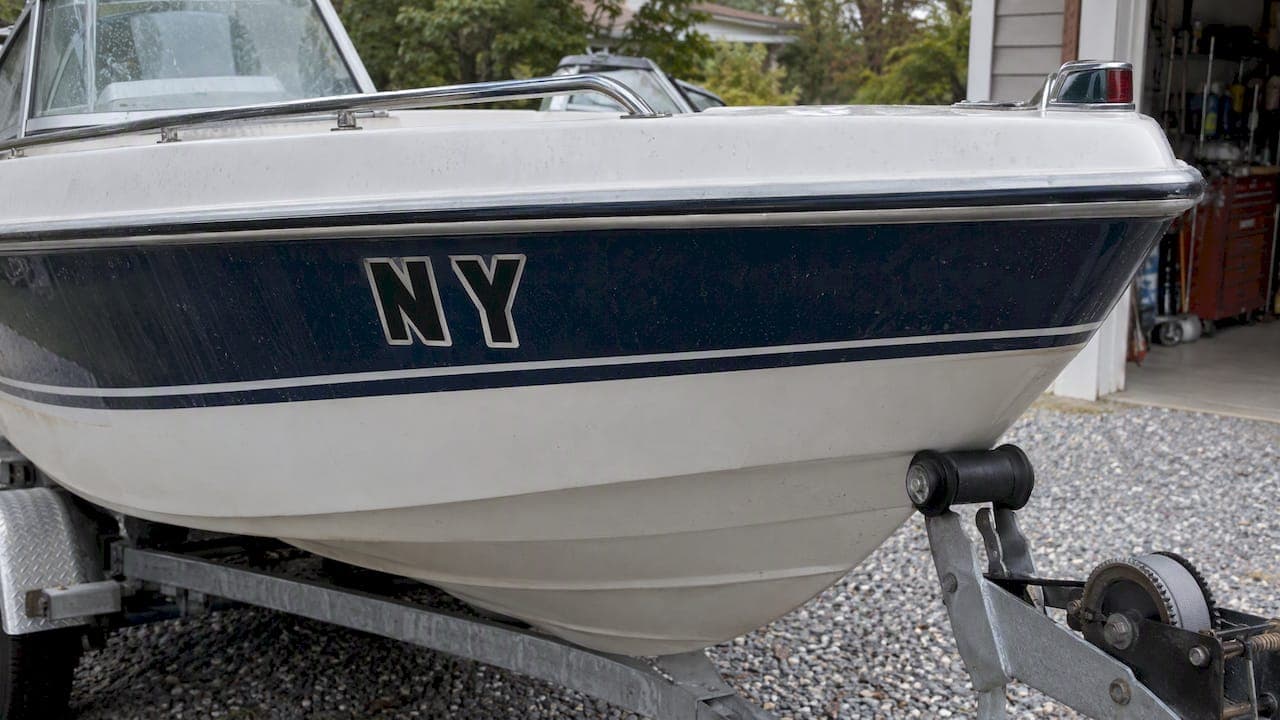 U.S. Boat Numbers Can Use Two Colors When Characters Contrast